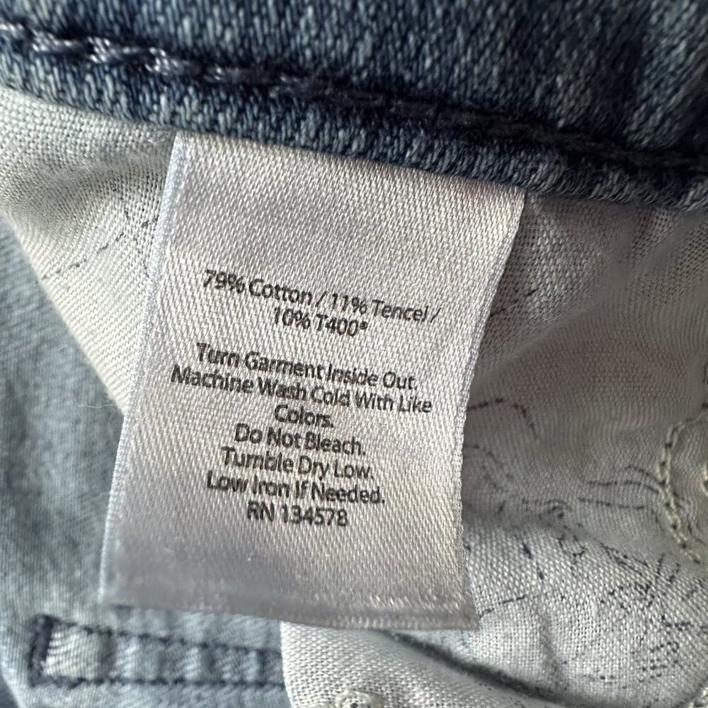 Vineyard Vines Jeans Women’s 4 Cropped Distressed Raw Hem Medium Blue Some Wear - Picture 5 of 16